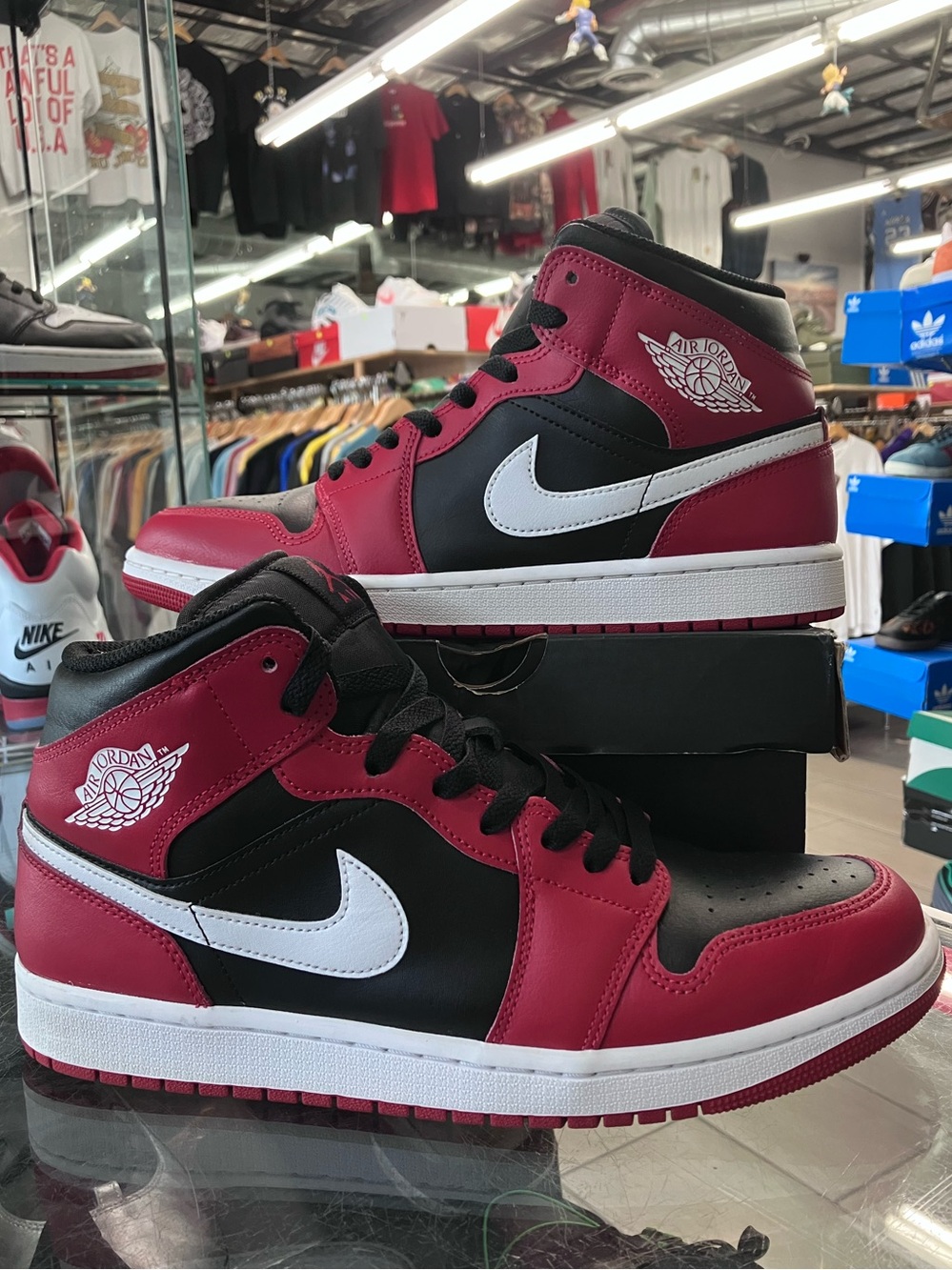 Air Jordan 1 Mid Gym Red Black White Size 10.5